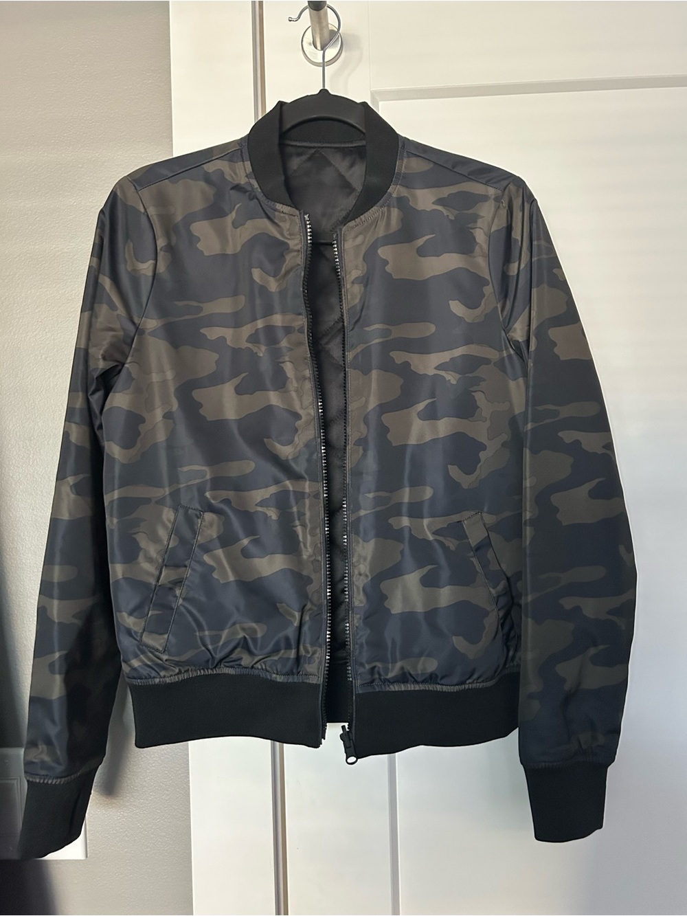 blanc noir Women's Camo Bomber Jacket - Black & Gray
